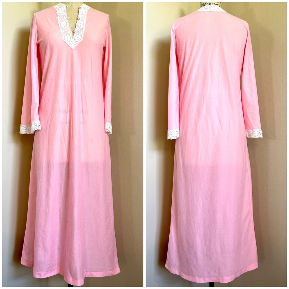 VTG 60s Pink Nightgown Van Roalte Lace Bell Sleeves Covered Buttons Babydoll